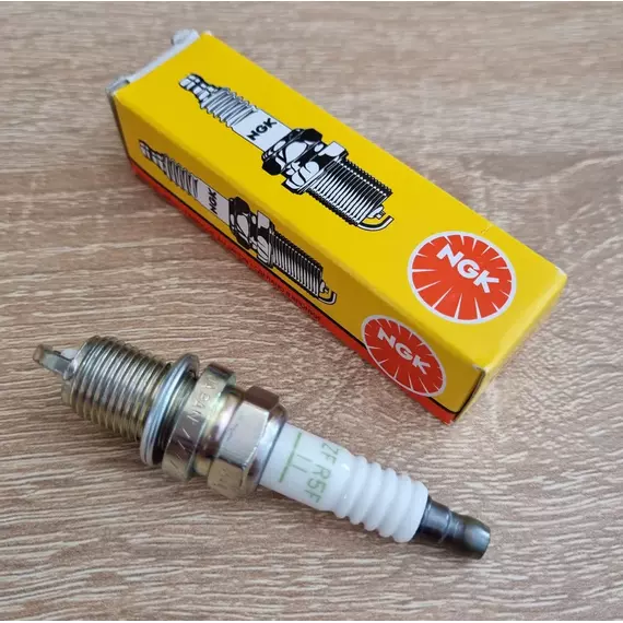 Свеча зажигания NGK 2262
